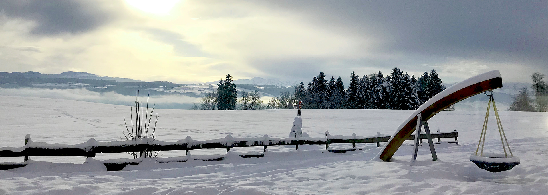 Schaukel Klinik Maximilian im Winter 